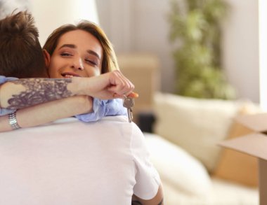 Yeni evimizde mutlu bir çiftin portresi
