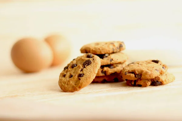 Chocolate chip cookies shallow depth of field — Stock Photo, Image