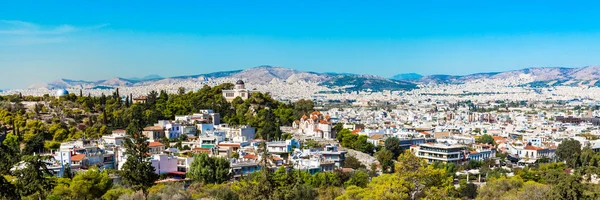 Athener Skyline mit Hügel der Nymphen und Kirche Agia Marina — Stockfoto