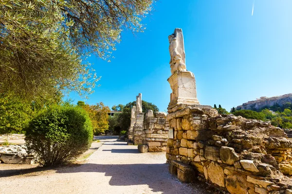 Odeón de Agripa estatuas en Ágora Antigua, Atenas, Grecia — Foto de Stock