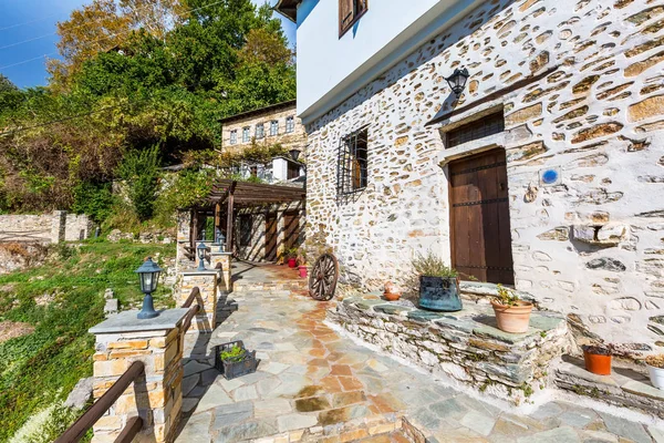 Vista de la calle en Makrinitsa pueblo de Pelion, Grecia — Foto de Stock