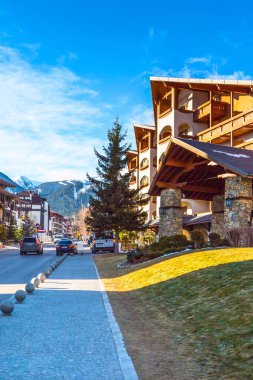 Sokak ve dağ manzaralı Bansko, Bulgaristan