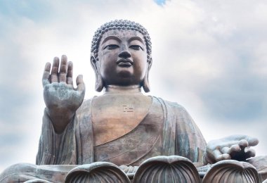 Büyük Buda Hong Kong 'da yakın plan heykeli.