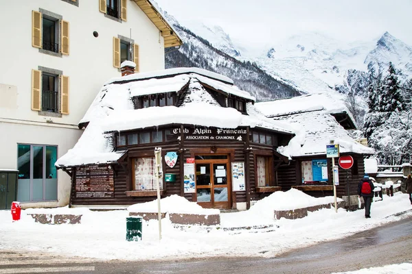 Café, Restaurant im Zentrum der Alpenstadt, Chamonix, Frankreich — Stockfoto