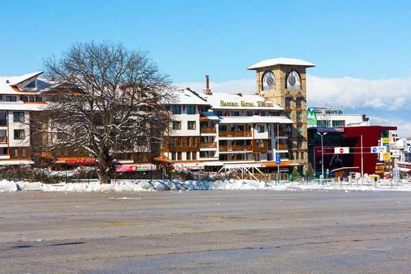 Σπίτι και χιόνι βουνά Πανόραμα στο βουλγαρικό Χιονοδρομικό Κέντρο Μπάνσκο — Φωτογραφία Αρχείου