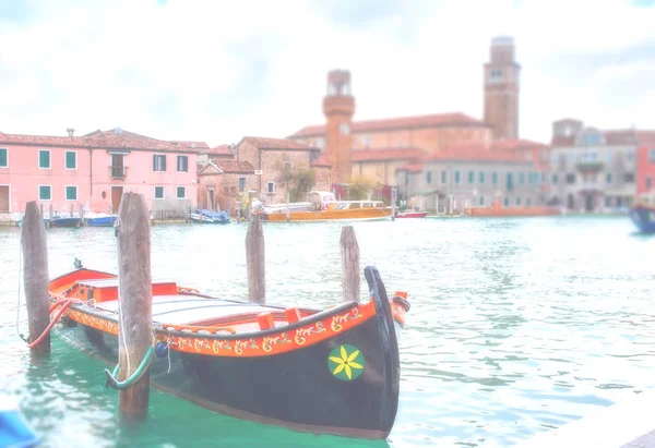 Romantic foggy Venice scenery with gondola boat — Stock Photo, Image