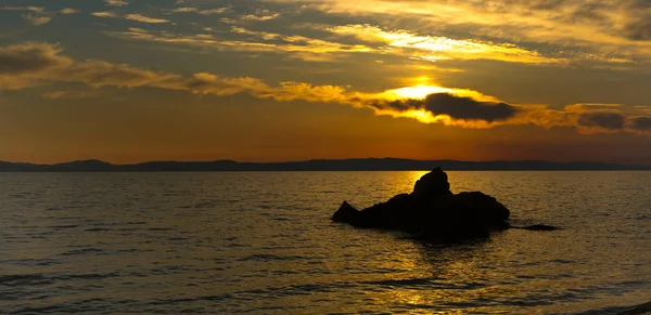 Puesta de sol sobre el mar — Foto de Stock