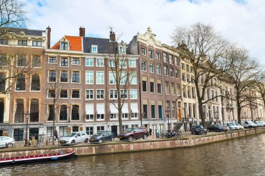 Geleneksel eski evleri, kanal, köprü, Bisiklet Amsterdam, Hollanda