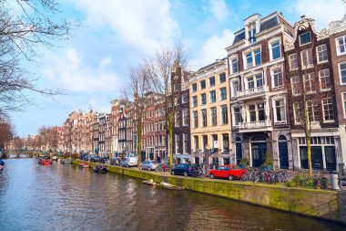 Amsterdam kanalları Hollanda'da, cadde görünümü, mavi yolculuk