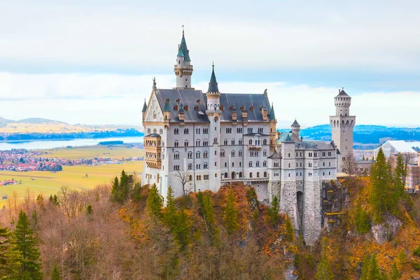 Slottet Neuschwanstein det berömda slottet i Tyskland — Stockfoto