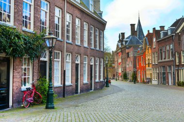 Geleneksel evleri görünümü Leiden, Hollanda