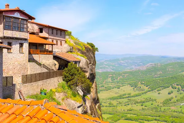 Yunanistan 'ın yüksek yamaçlarındaki Meteora Manastırı — Stok fotoğraf