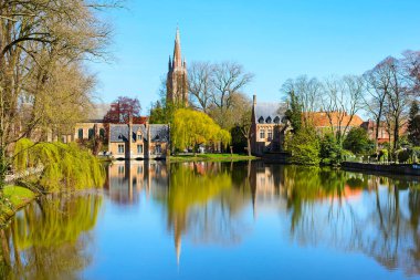 Ev Minnewater gölde, Bruges, Belçika Flaman tarzı yansıtan ile panorama
