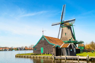 Panorama Zaanse Schans'a, geleneksel köy, Hollanda, Kuzey Hollanda yel değirmenleri