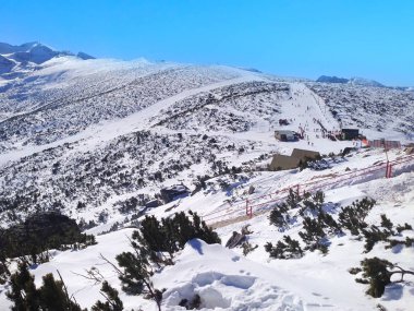 Kış dağlar, yamaçlarında Alp Kayak Tatil Borovets, Bulgaristan