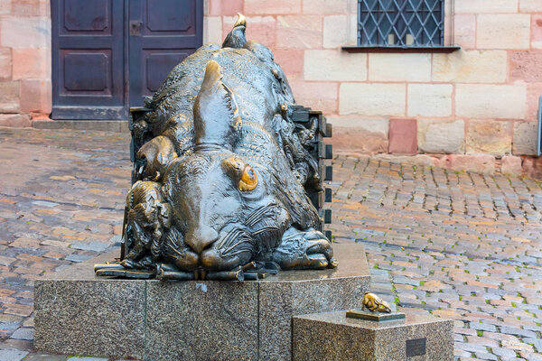 Нюрнберг, Германия. Скульптура кролика - дань уважения Альбрехту Дюреру
