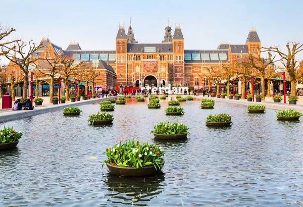Rijksmuseum ve insanların önünde yazma, ben amsterdam ' daki Museumplein, Hollanda