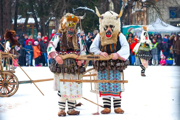 Traditionell Kukeri kostym festival i Bulgarien — Stockfoto