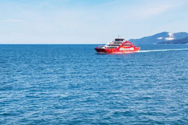 Thassos için Keramoti bağlantı giden kırmızı Feribot Tekne