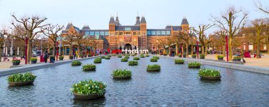 Rijksmuseum ve insanların önünde yazma, ben amsterdam ' daki Museumplein, Hollanda