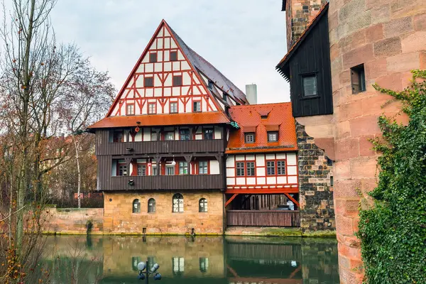 Ciudad calle de Nuremberg, Franconia con casas de entramado de madera en Baviera —  Fotos de Stock