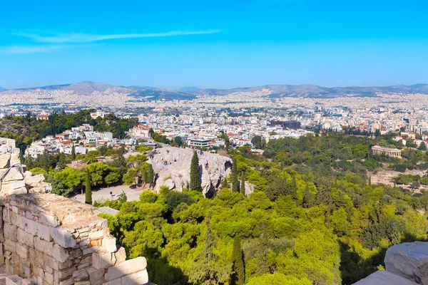 Atenas skyline com Colina das Ninfas, e igreja Agia Marina — Fotografia de Stock