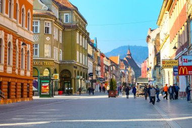 Brasov, Romanya şehir, yaya Republicii Caddesi.