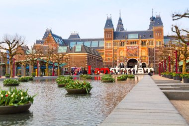 Rijksmuseum ve insanların önünde yazma, ben amsterdam ' daki Museumplein, Hollanda
