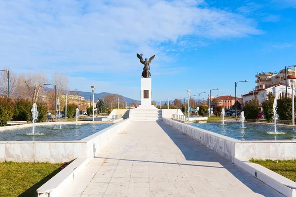 Statue and fountains in the center of Drama town, Greece — Stock Photo, Image