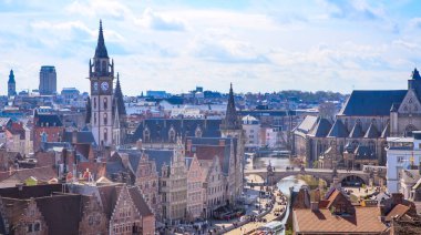 Ghent havadan görünümü ile kanal ve Ortaçağ binaları, Belçika