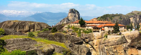 ギリシャ メテオラ崖の上のアイオス ・ Stefanos セント Stefan 修道院 — ストック写真