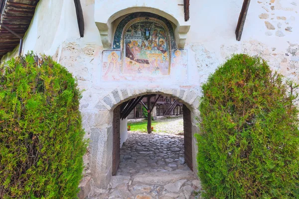 Pandangan luar dari Biara Rozhen, Kelahiran Bunda Allah, daerah Blagoevgrad, Bulgaria — Stok Foto