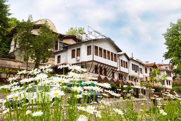 Traditionella hus i staden melnik, Bulgarien — Stockfoto