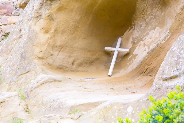 Cruz en el monasterio de Georgia David Gareji — Foto de Stock