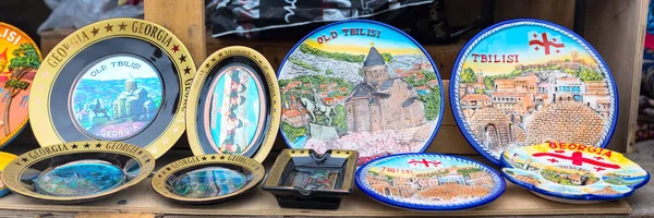 Georgian gift souvenir plates in the shop — Stock Photo, Image