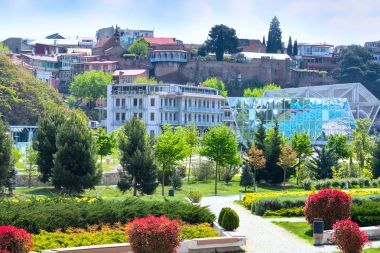 Eski kasaba Tiflis, Gürcistan'daki evleriyle havadan görünümü