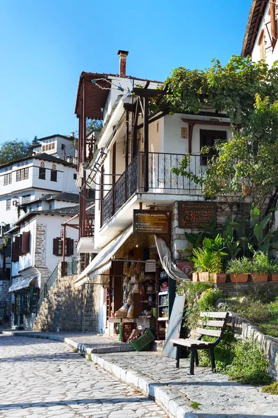 Vista de la calle en Makrinitsa pueblo de Pelion, Grecia — Foto de Stock