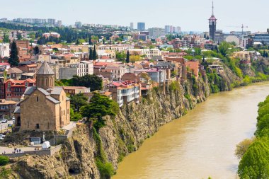 Tiflis, Gürcistan hava manzarası görünümü ile eski geleneksel evleri