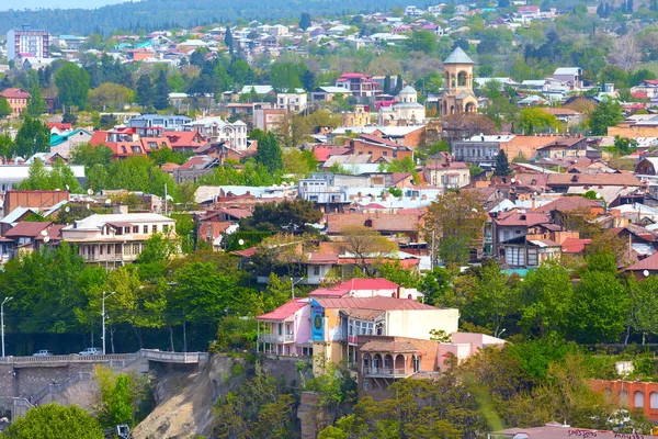 Tiflis, Georgien Luftaufnahme der Skyline mit alten traditionellen und modernen Häusern — Stockfoto