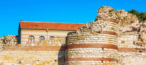 Ruins of the ancient wall, Nesebar, Bulgaria — Stock Photo, Image