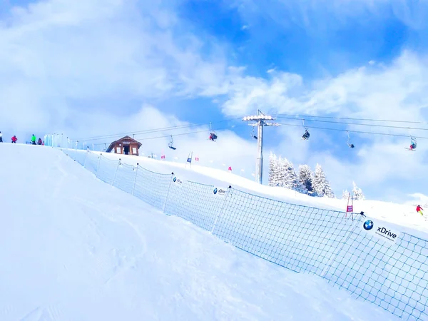 Pistas de esqui nas montanhas de Les Houches resort de inverno, Alpes franceses — Fotografia de Stock