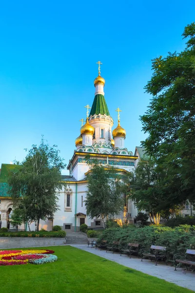 A igreja russa no centro da cidade de Sófia, Bulgária — Fotografia de Stock