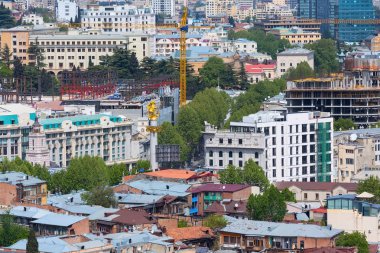 Havadan görünümü ve st george altın heykel Özgürlük Meydanı Tiflis, Gürcistan