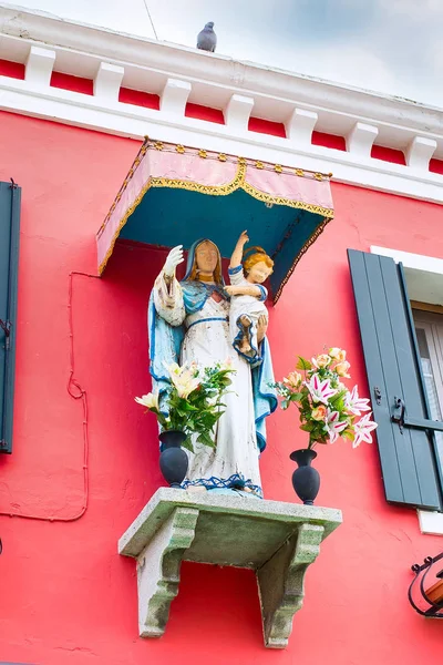 St Mary heykel duvara Burano Adası, İtalya