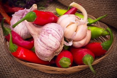 sarımsak, yeşil ve kırmızı biber sıcak