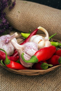 sarımsak, yeşil ve kırmızı biber sıcak