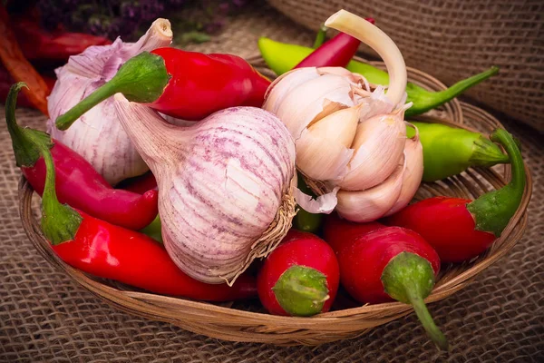 sarımsak, yeşil ve kırmızı biber sıcak