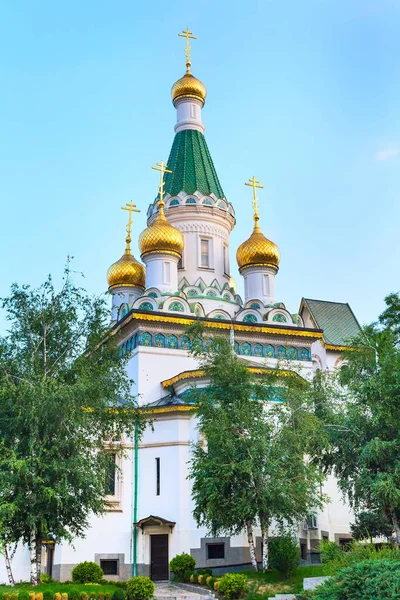Den ryska kyrkan i centrum av Sofia, Bulgarien — Stockfoto