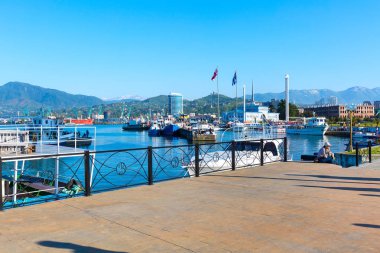 Batum, yaz siyah deniz resort, Georgia bağlantı noktası ve Dağ doruklarına