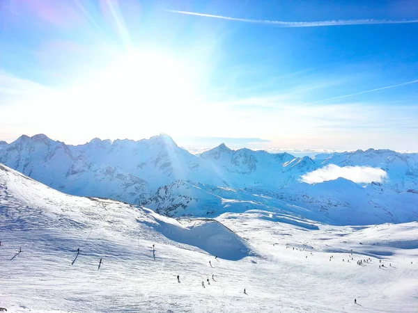 法国 Les2alpes 滑雪度假村斜坡鸟瞰图 — 图库照片